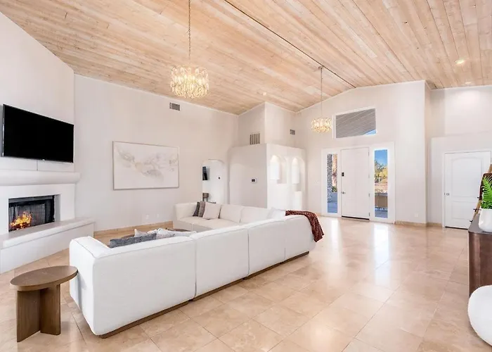 Villa 67th Street *
