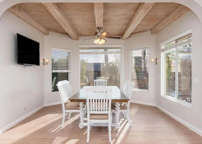 Villa 67th Street