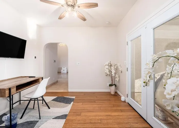 Villa 67th Street *
