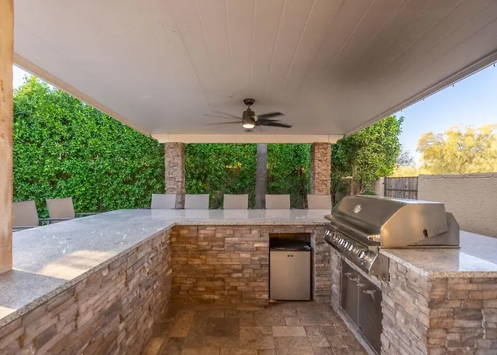 Villa 67th Street *