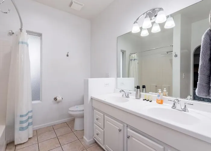 Villa 67th Street *